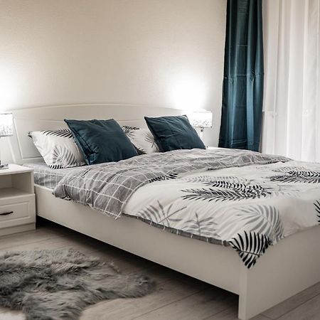 Modern Apartment In Dumbravita Dumbravita  外观 照片